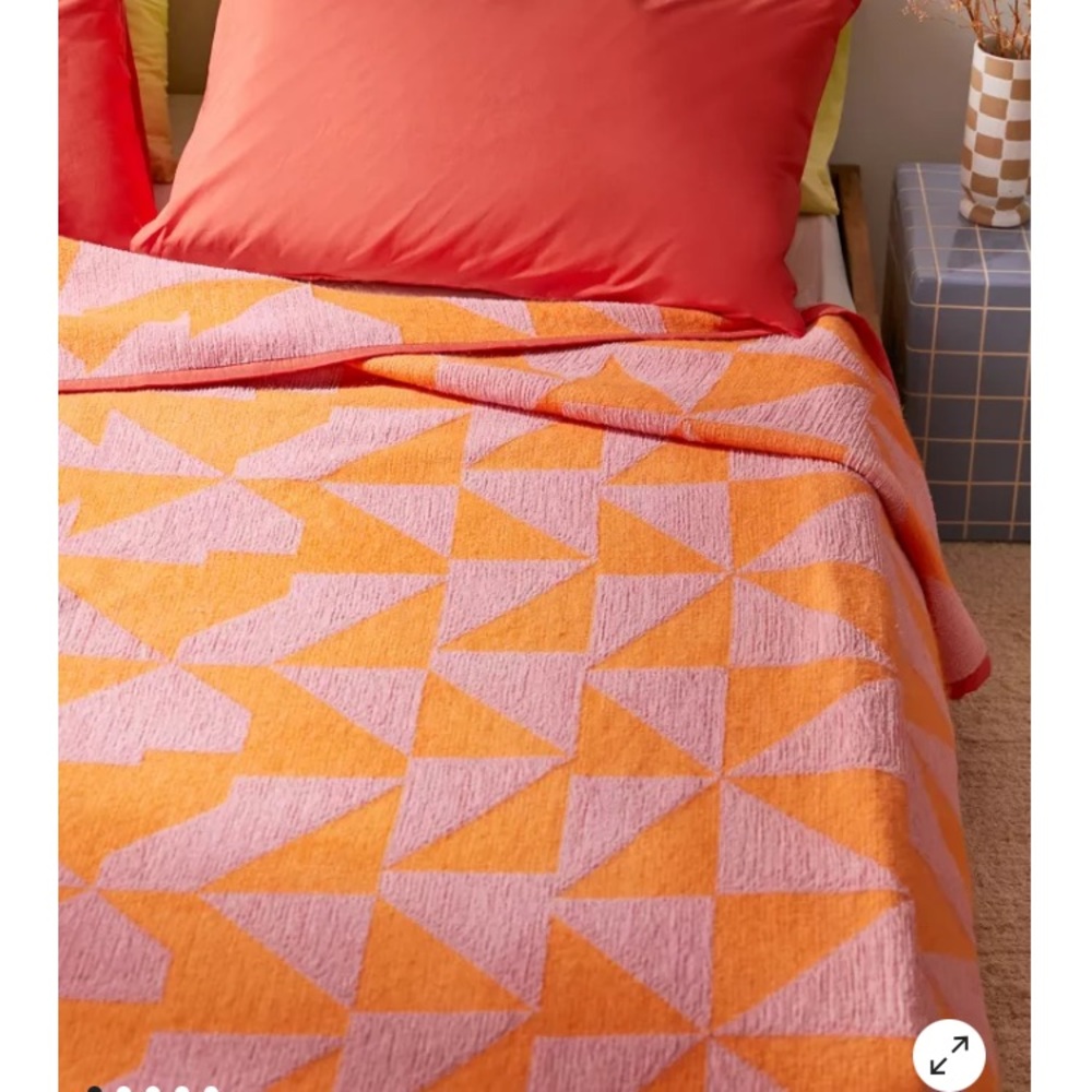 ISO urban outfitters pinwheel orange pink bedding blanket queen